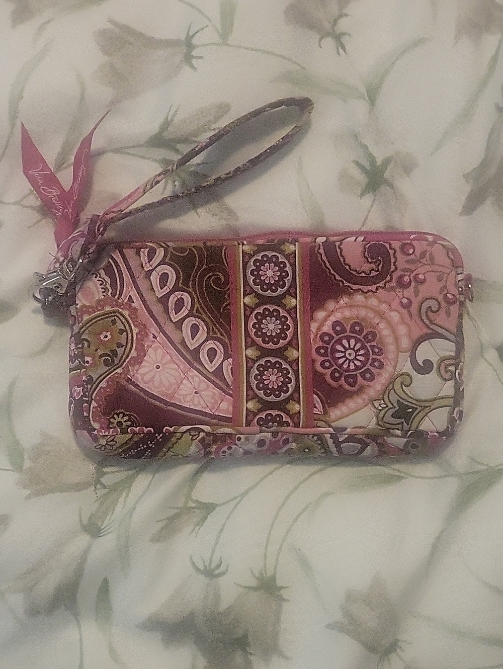 Vera Bradley NWOT Pink Paisley Quilted Wristlet with Floral Accents